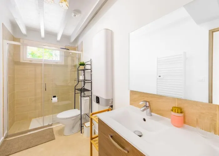 La Vie En Rose Apartment *