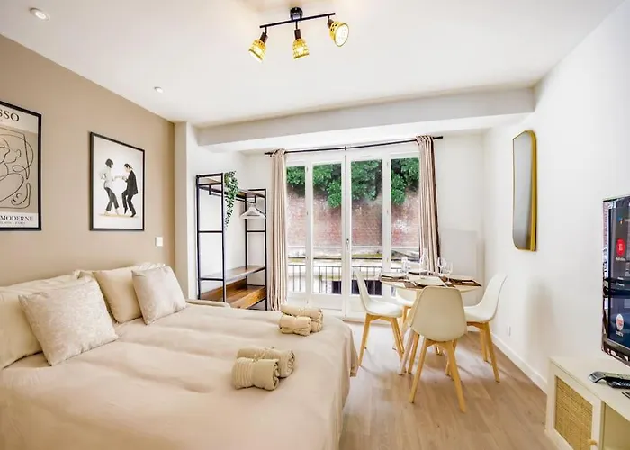 La Vie En Rose Apartment *